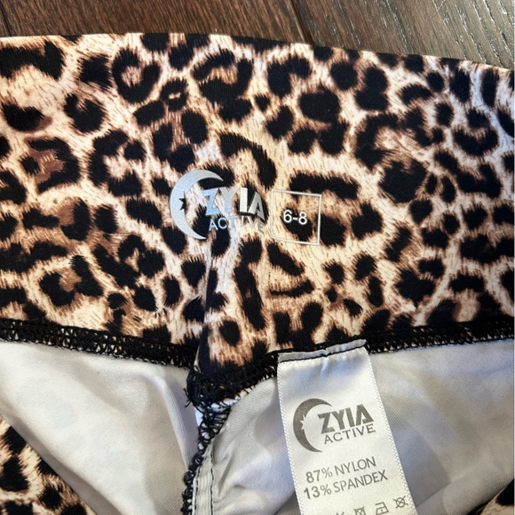 Cheetah Print Scrunchie Zyia Leggings - Picture 6 of 6